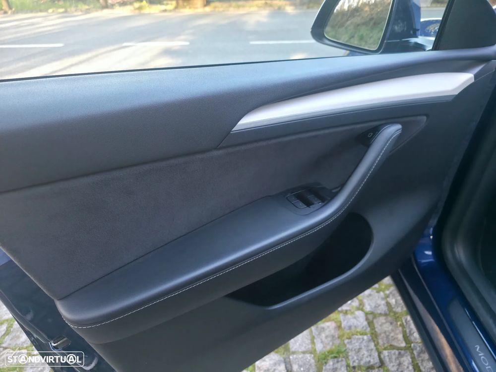 Tesla Model Y Long Range Dual Motor AWD - 8