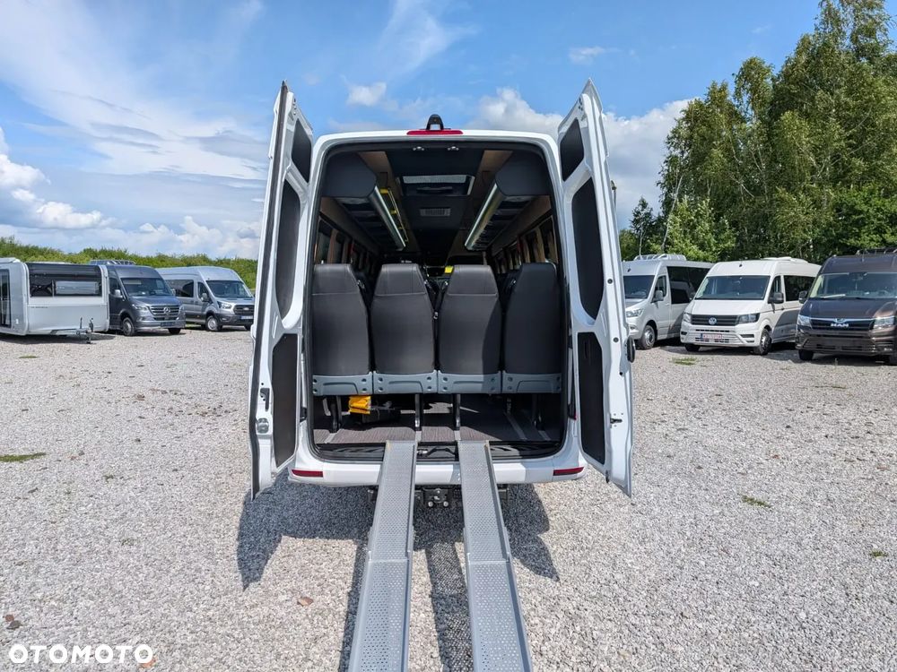 Mercedes-Benz Sprinter 517 - 24