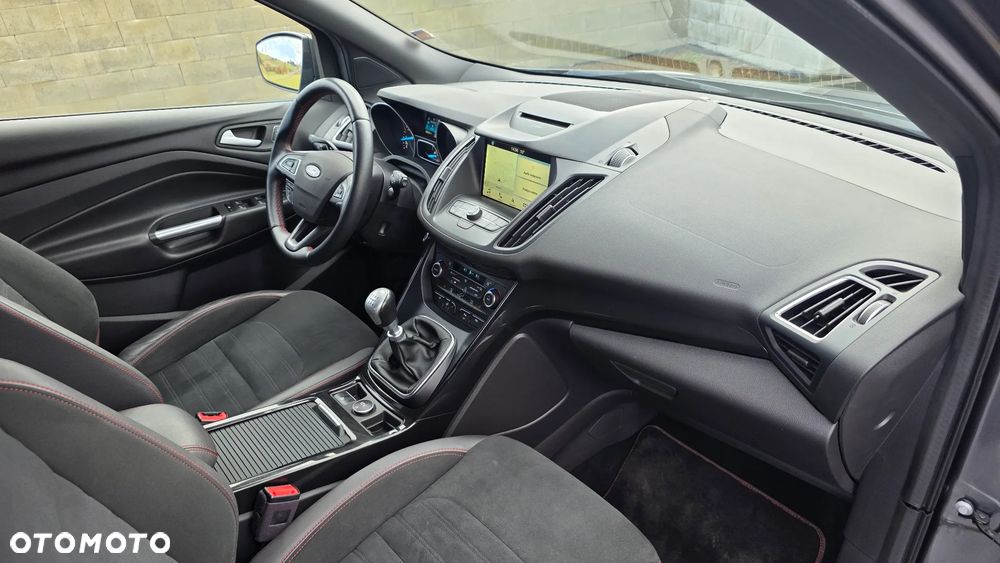 Ford Kuga 1.5 EcoBoost 2x4 ST-Line - 19