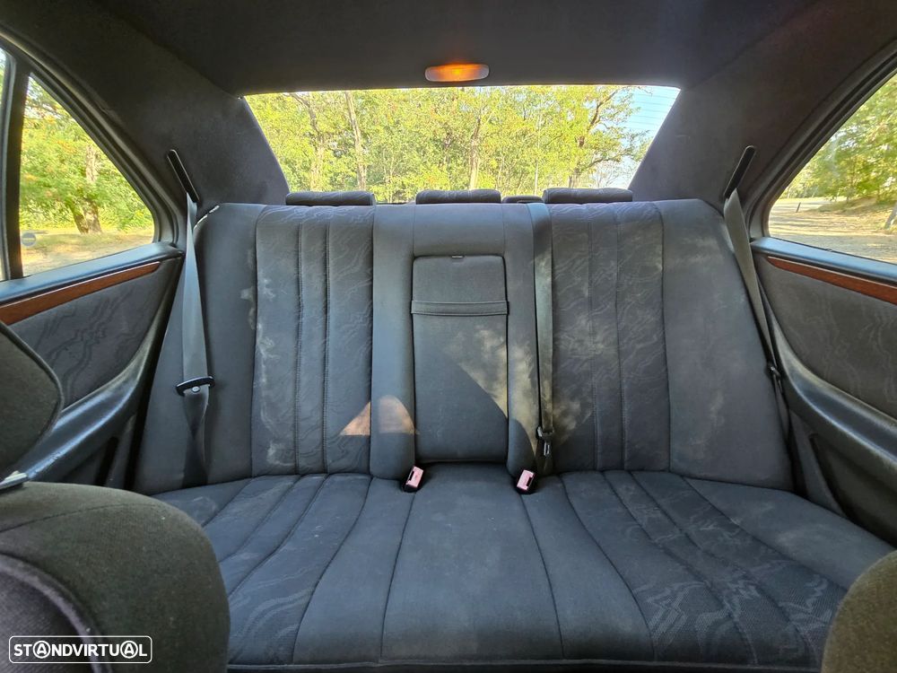 Mercedes-Benz E 220 D Elegance - 10