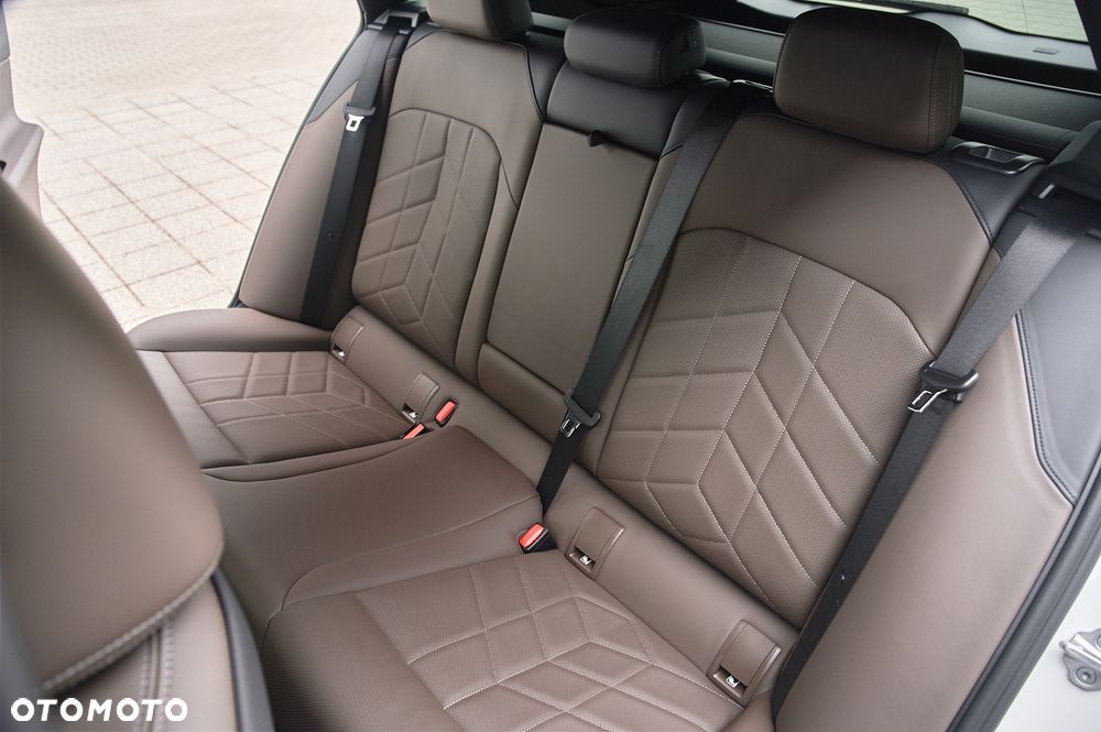 BMW Seria 5 520d xDrive - 24