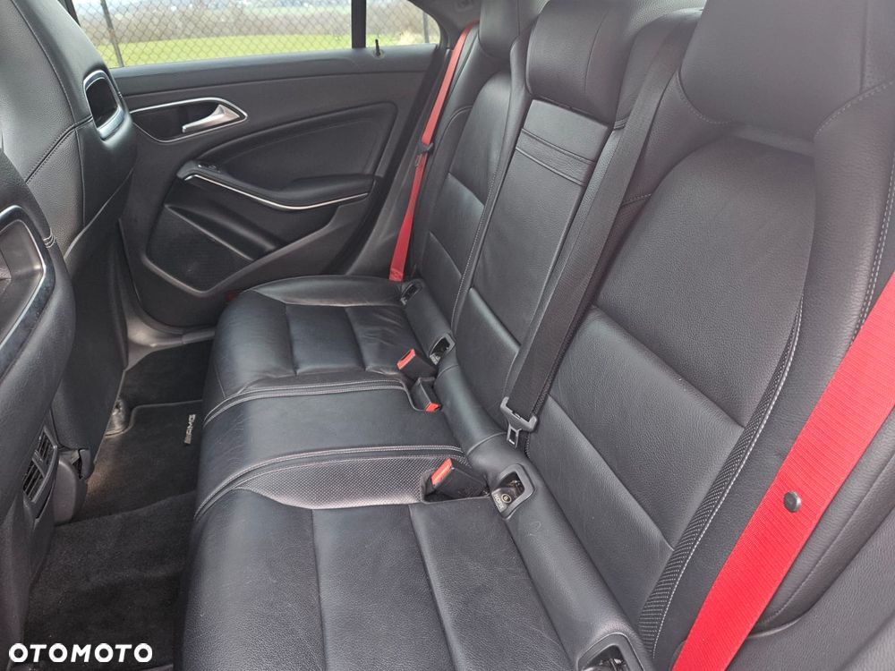 Mercedes-Benz CLA AMG 45 4Matic AMG Speedshift DCT 7G - 11