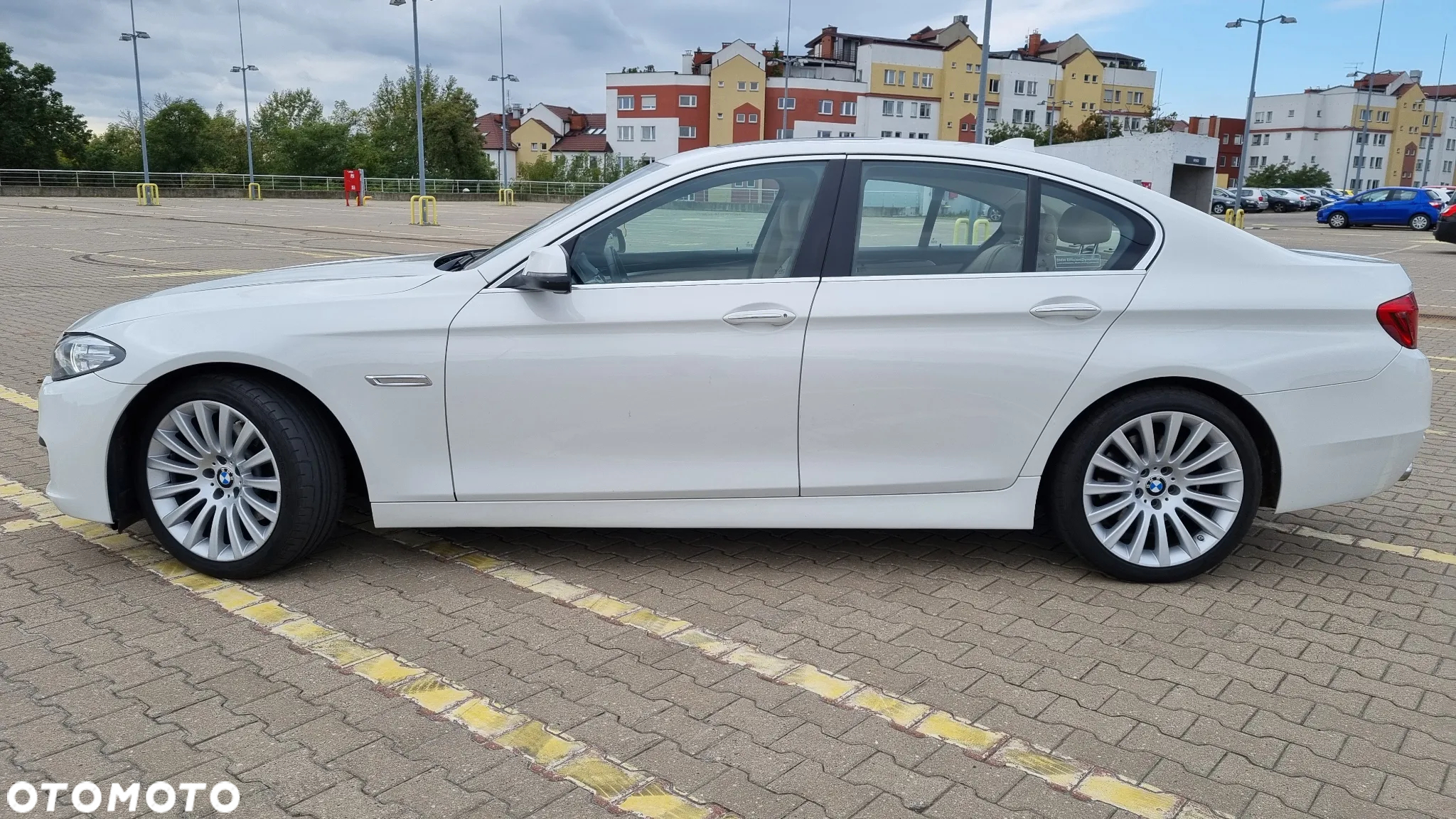 BMW Seria 5 528i - 14