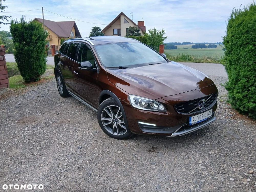 Volvo V60 Cross Country D3 Summum - 1