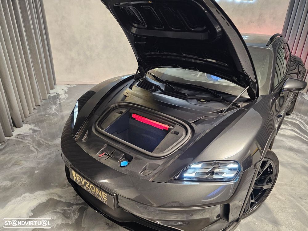 Porsche Taycan Cross Turismo 4 - 36