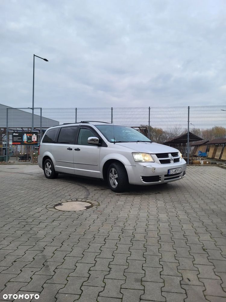 Dodge Grand Caravan - 2