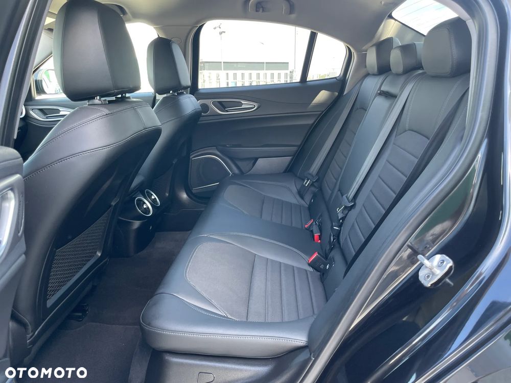 Alfa Romeo Giulia 2.0 Turbo Sprint - 24