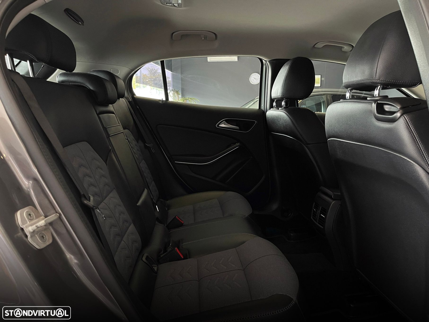 Mercedes-Benz GLA 200 d Urban - 17