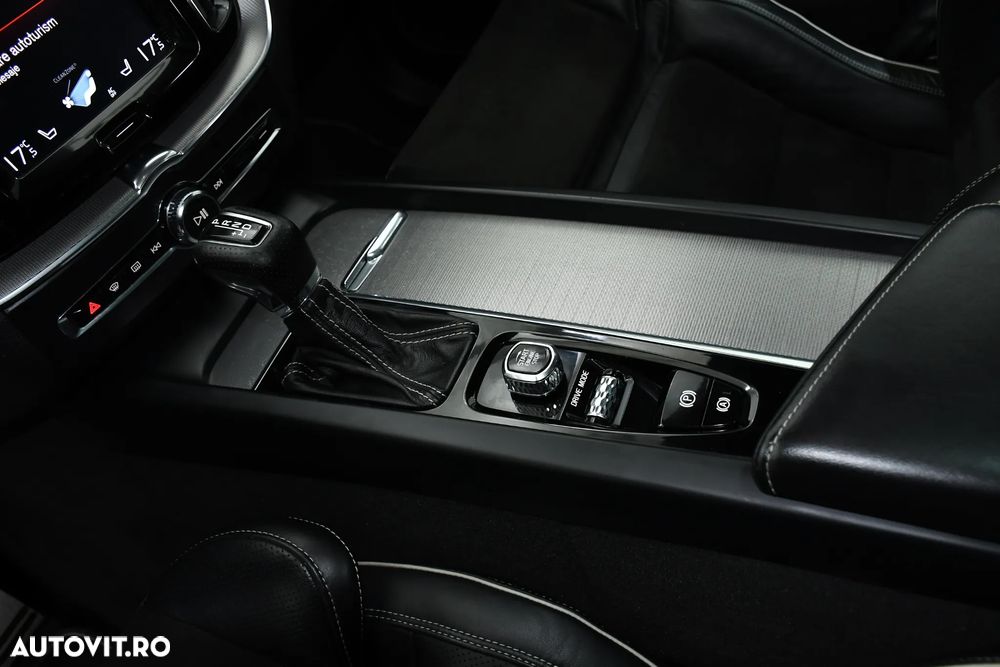 Volvo XC 60 D4 AWD Geartronic RDesign - 36