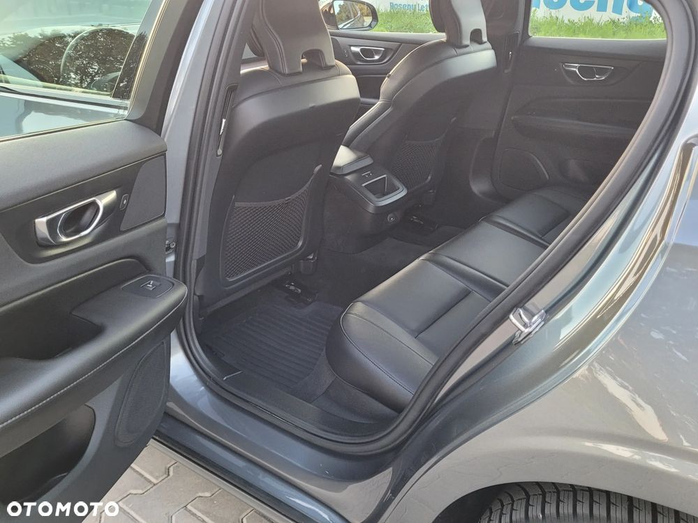 Volvo S60 T5 AWD Momentum Pro - 10