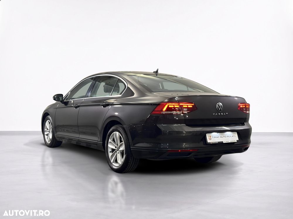 Volkswagen Passat - 4