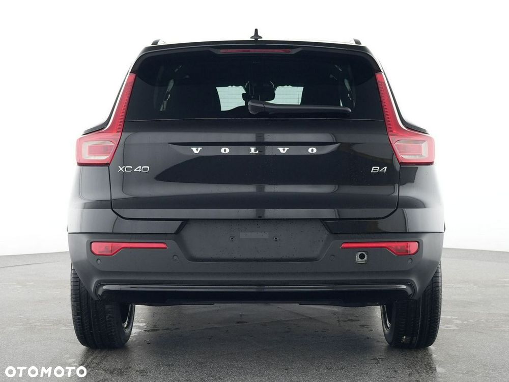 Volvo XC 40 B4 Plus Dark - 3