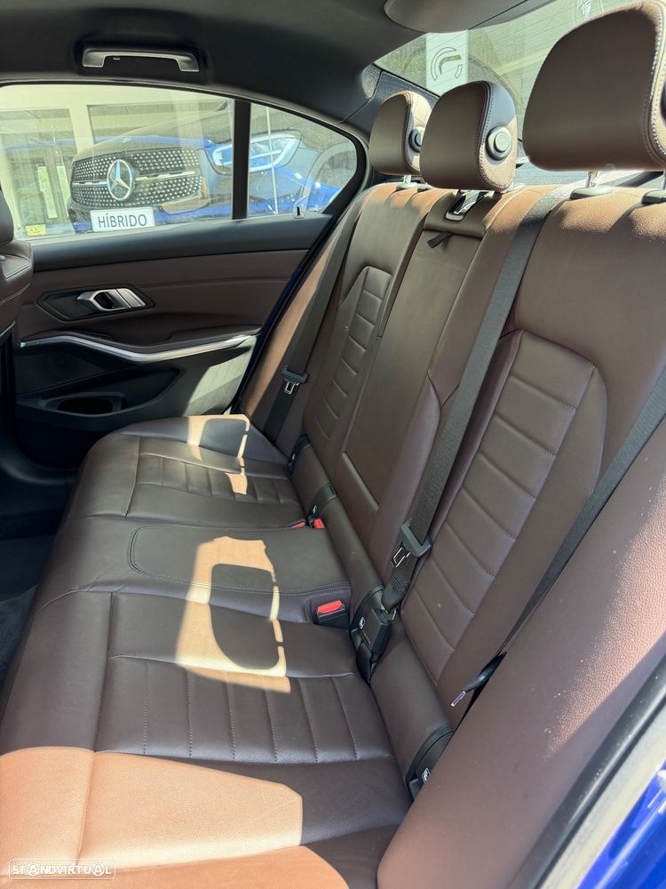 BMW 330 e Pack Desportivo M Auto - 12