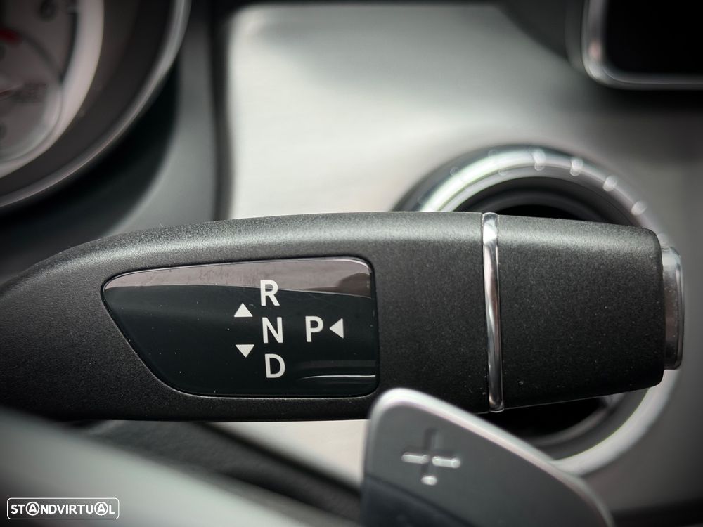Mercedes-Benz CLA 200 d Shooting Brake AMG Line Aut. - 32