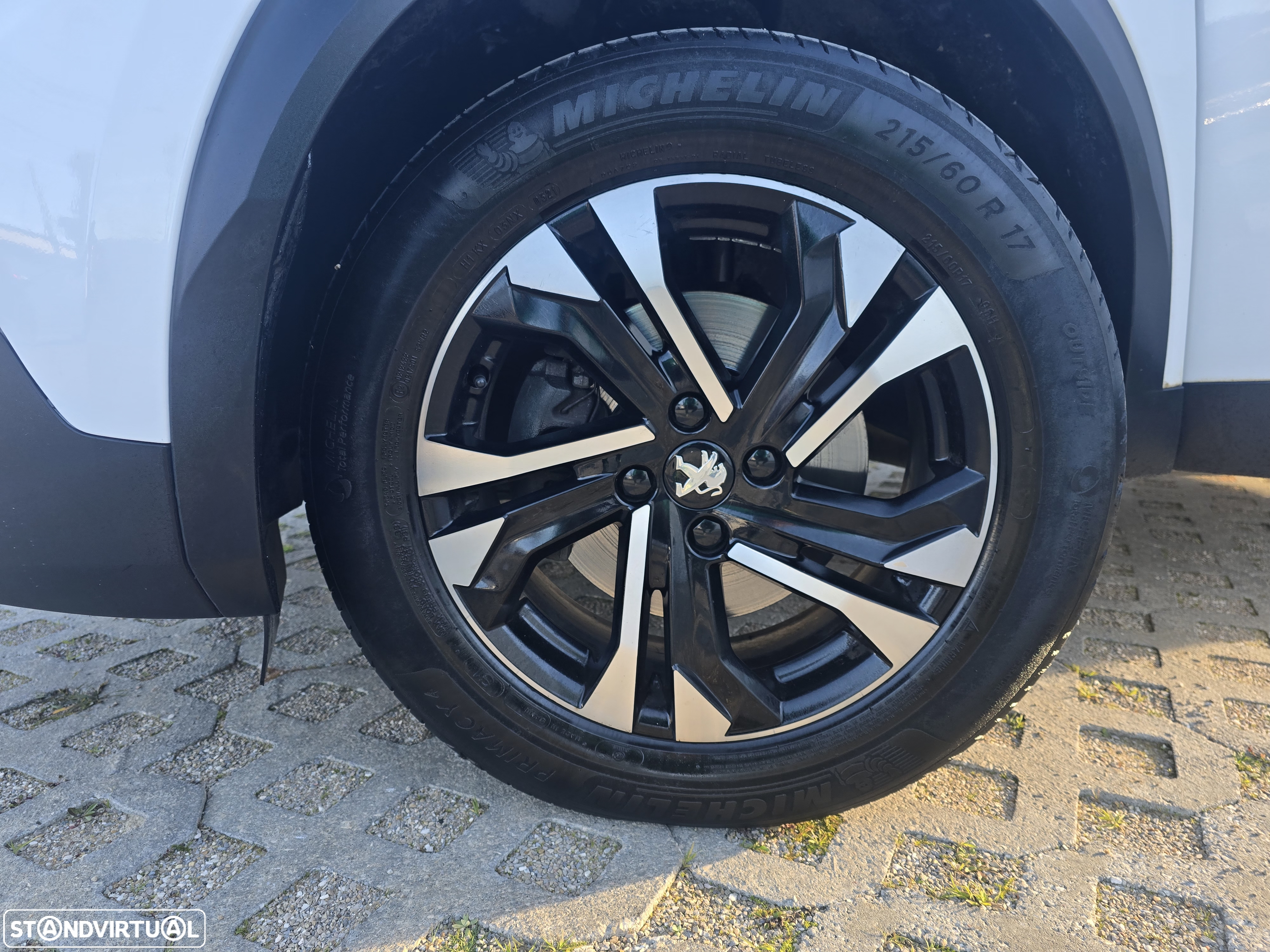 Peugeot 2008 1.5 BlueHDi Allure EAT8 - 25