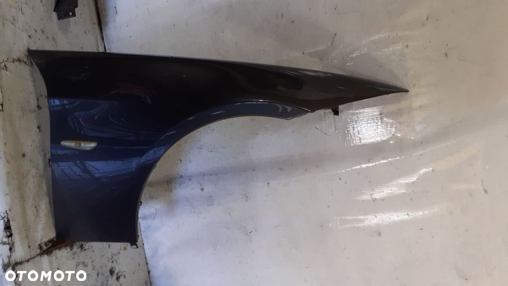 * BŁOTNIK PRAWY PRZÓD BMW E90 E91 - 1