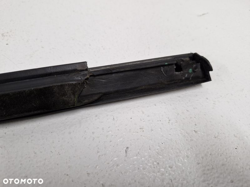 fiat 500x listwa zgarniająca drzwi lewy przód lewa przednia czarna - 6