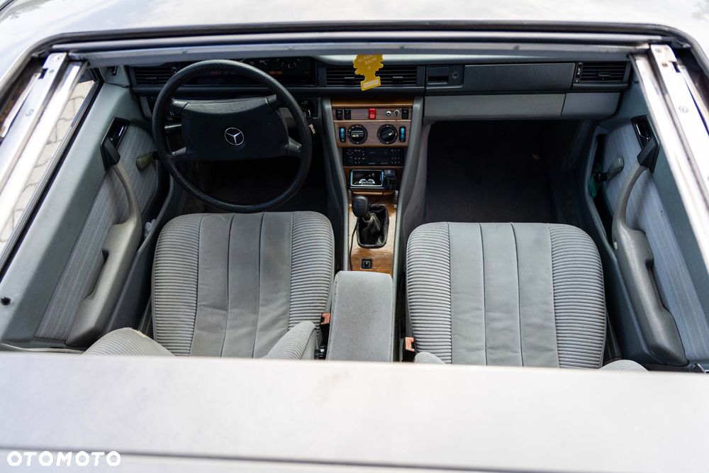 Mercedes-Benz W124 (1984-1993) - 16