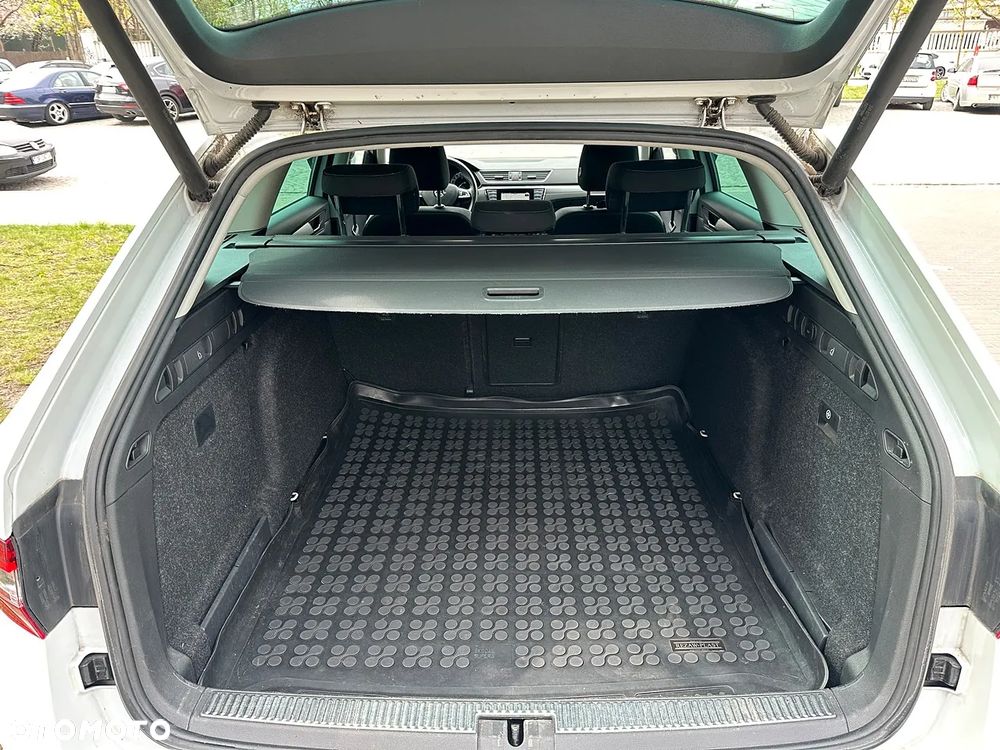 Skoda Superb 2.0 TDI Style DSG - 11