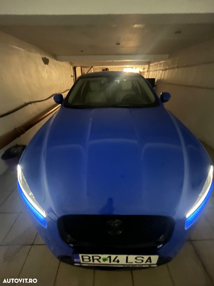 Jaguar XF 2.2D Portfolio - 8