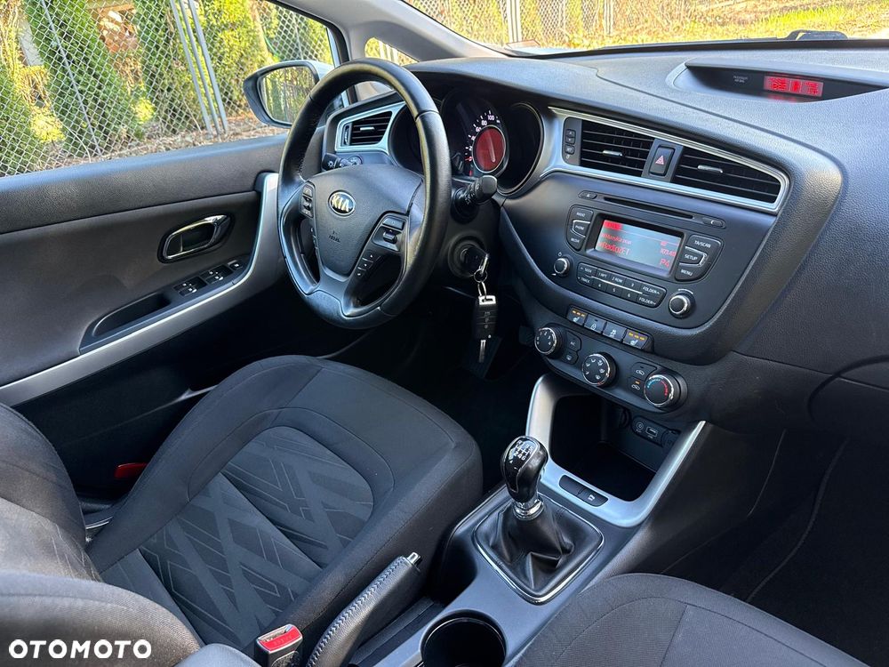 Kia Ceed 1.4 CVVT Dream-Team Edition - 10