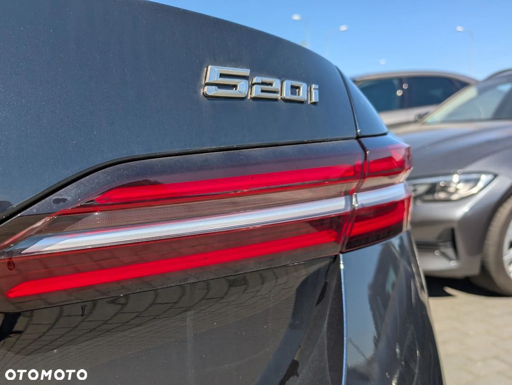 BMW Seria 5 520i mHEV - 10