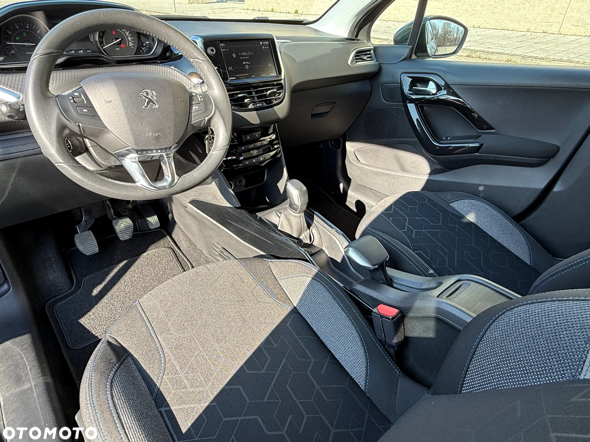 Peugeot 2008 PureTech 82 Signature - 18