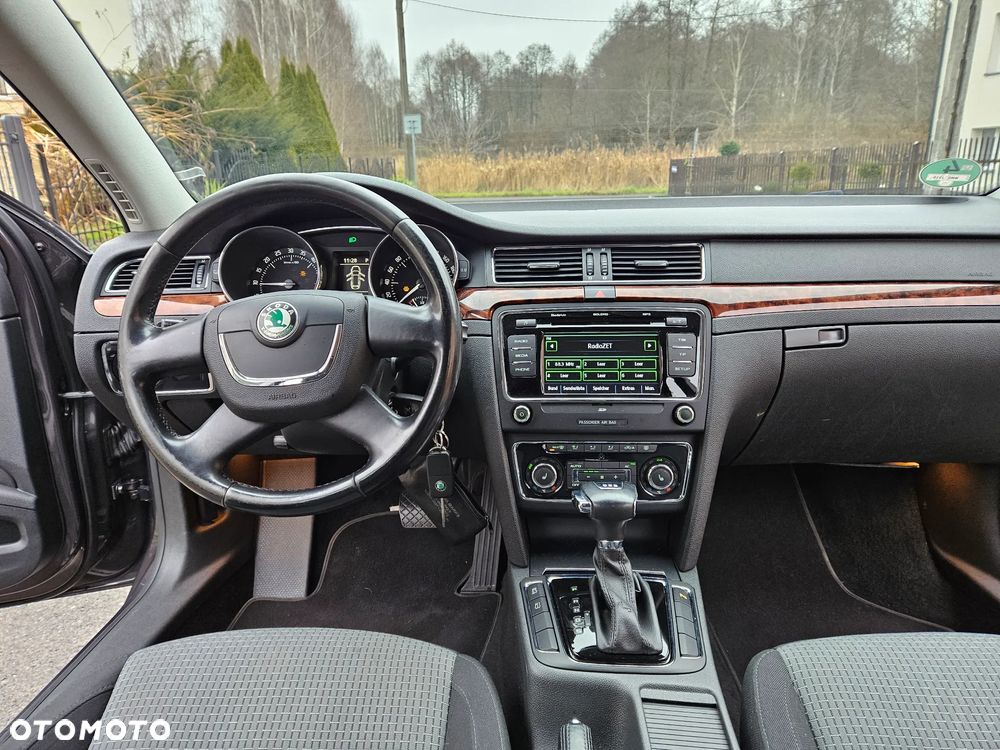 Skoda Superb 2.0 TDI DSG Elegance - 24