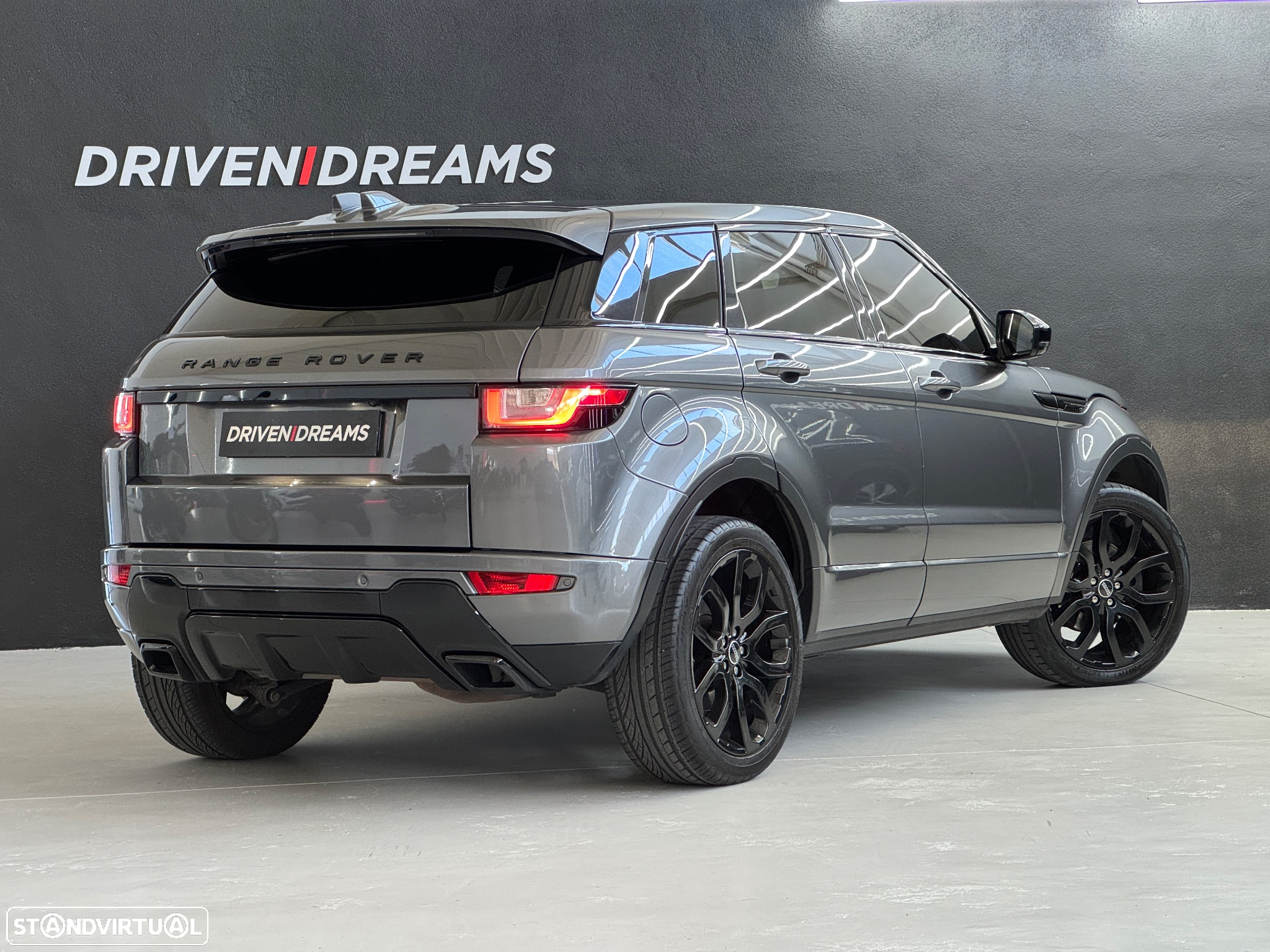 Land Rover Range Rover Evoque 2.0 D150 AWD R-Dynamic HSE Auto - 2