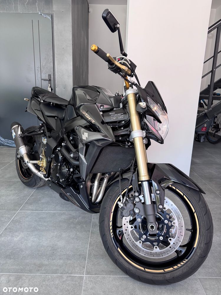 Suzuki GSR - 2