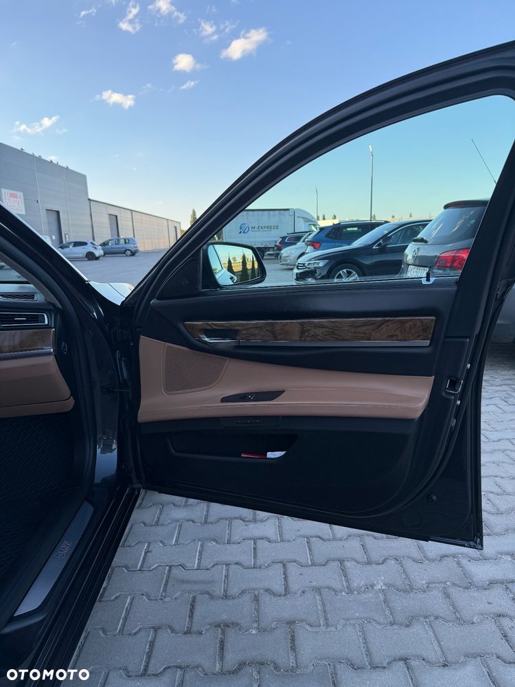 BMW Seria 7 740d xDrive - 22