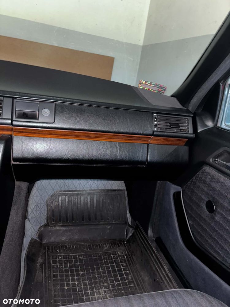 Mercedes-Benz W124 (1984-1993) - 23