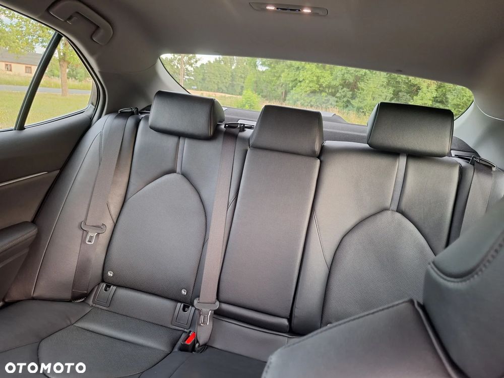 Toyota Camry 2.5 Hybrid Executive CVT - 23