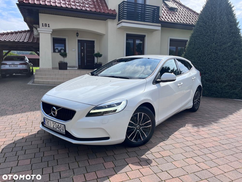 Volvo V40 D2 Drive-E Momentum - 1