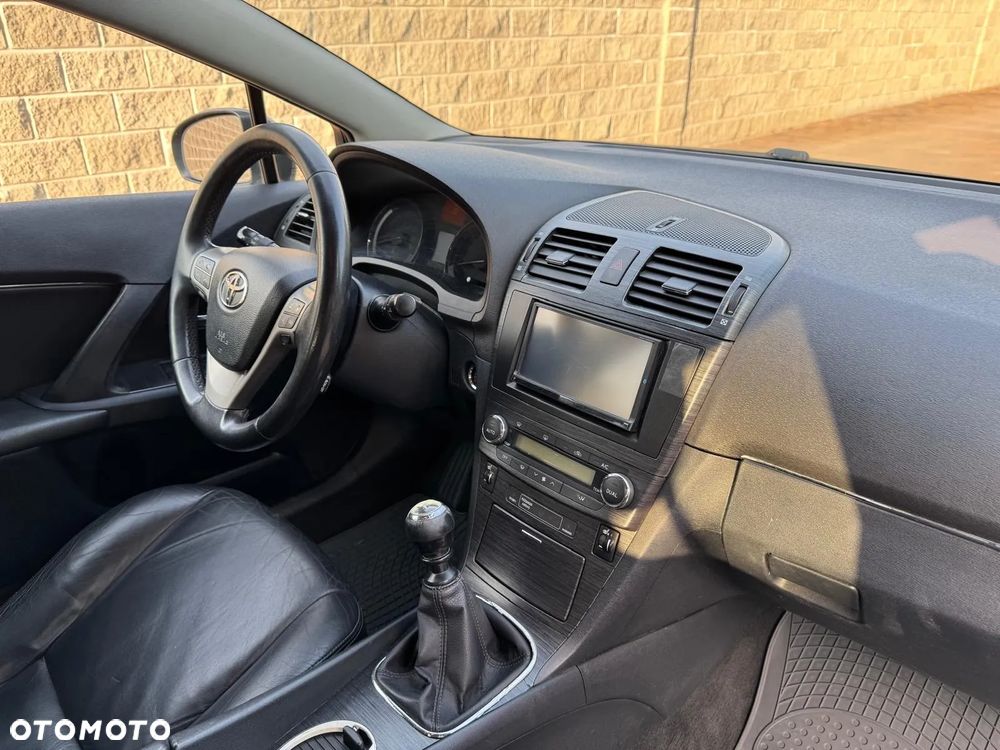 Toyota Avensis 2.2 D-4D Sol Plus Platinium - 12