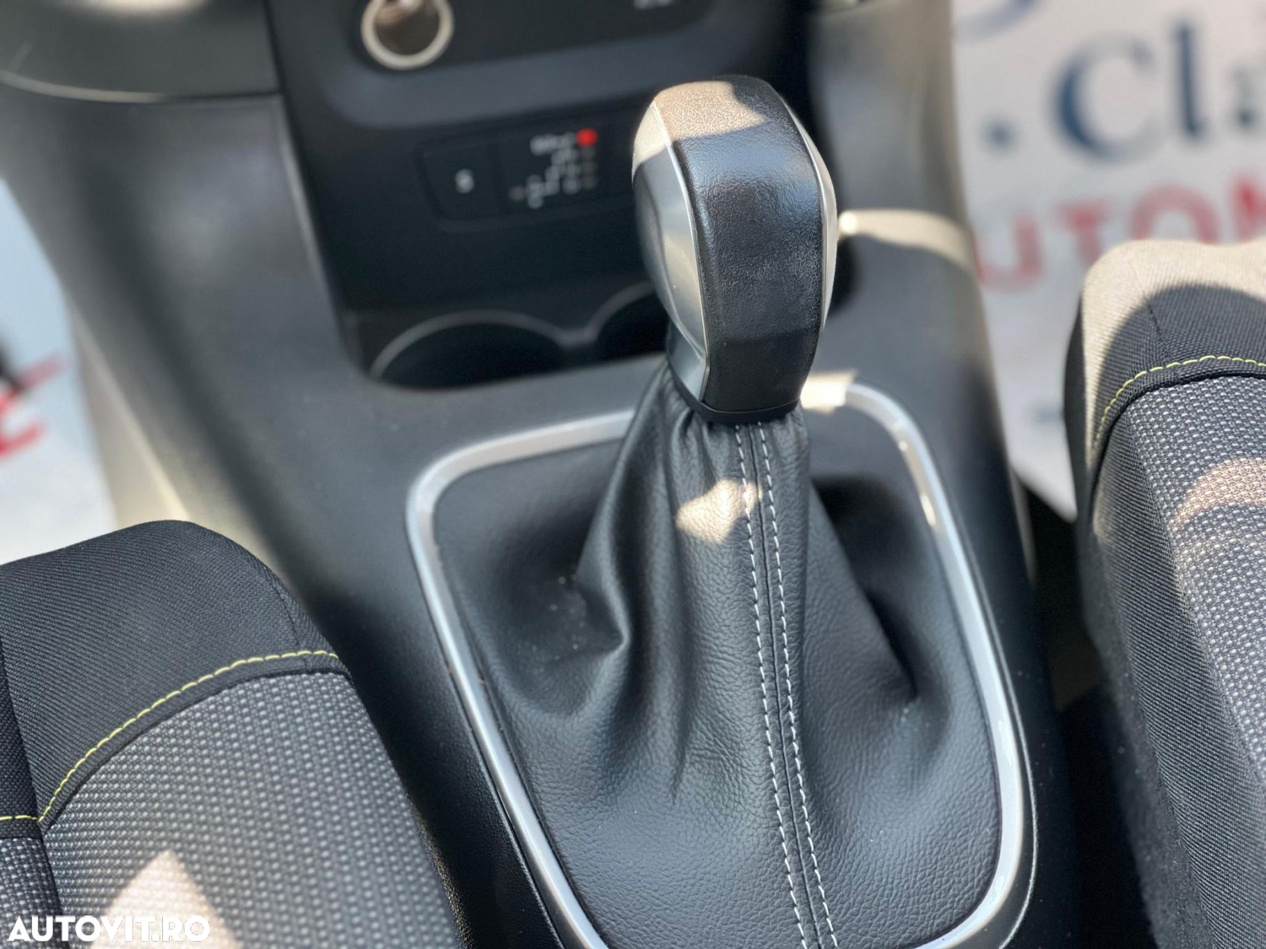 Citroën C3 1.2 PureTech S&S EAT Shine - 14