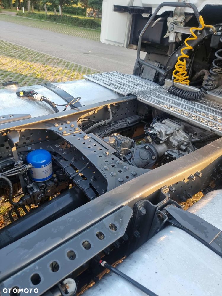 Mercedes-Benz Actros - 10