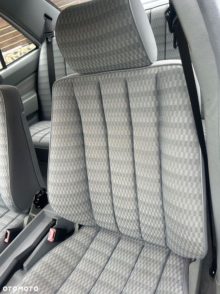 Mercedes-Benz W201 (190) - 19