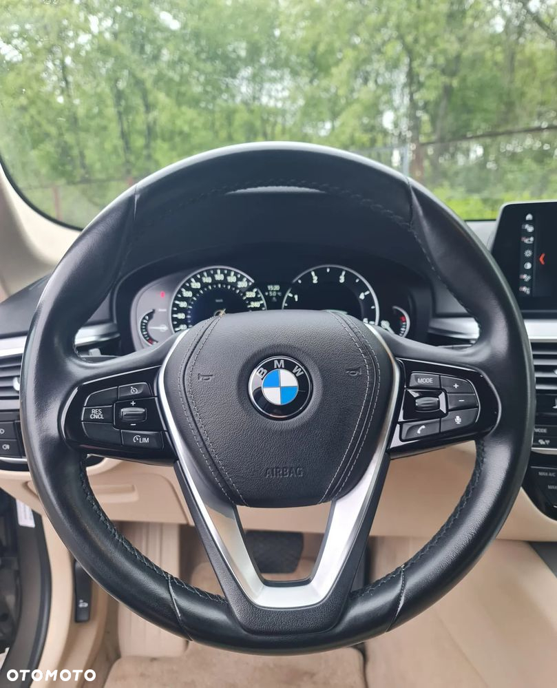 BMW Seria 5 520d xDrive Luxury Line sport - 23