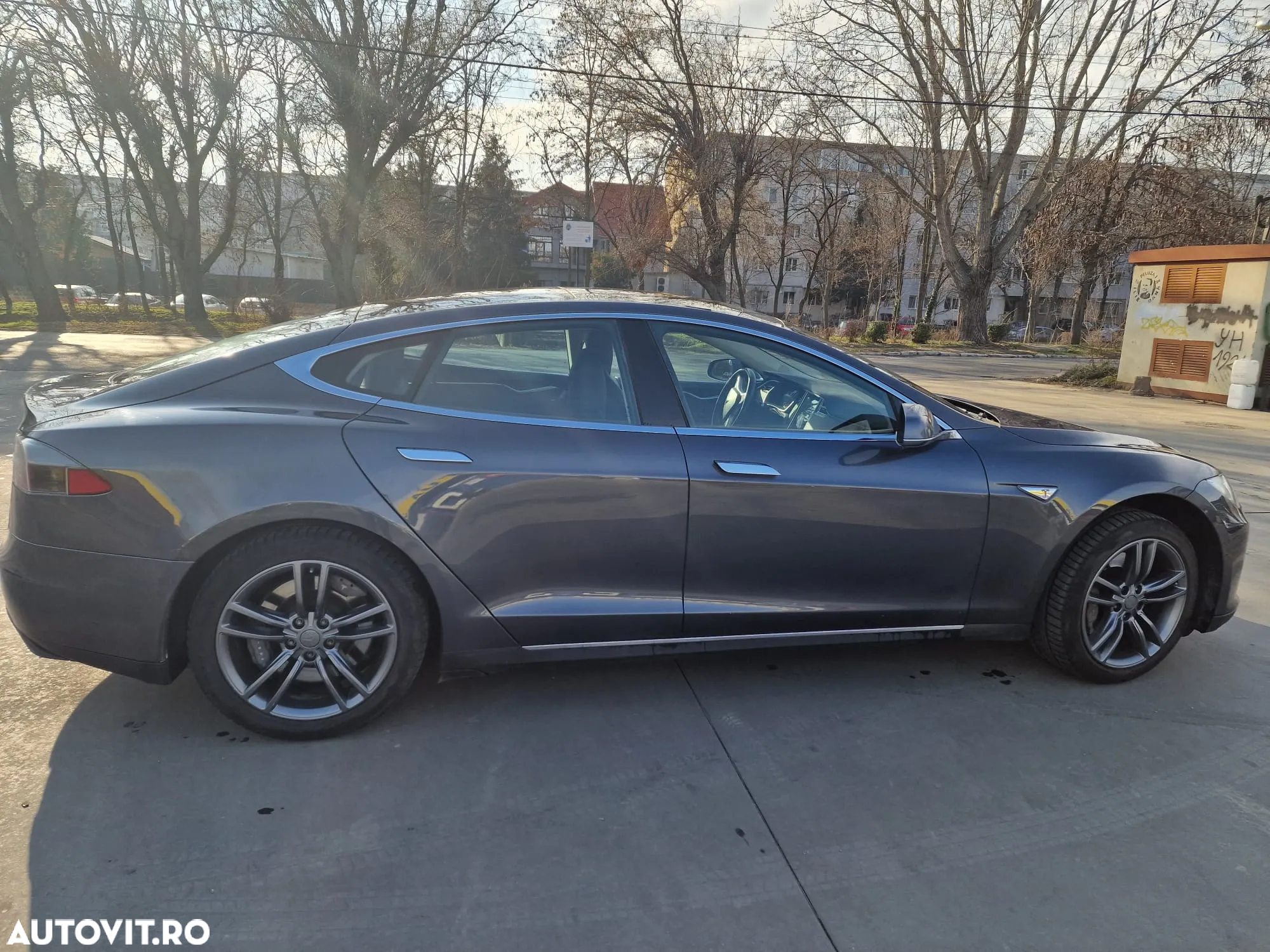 Tesla Model S Standard - 8