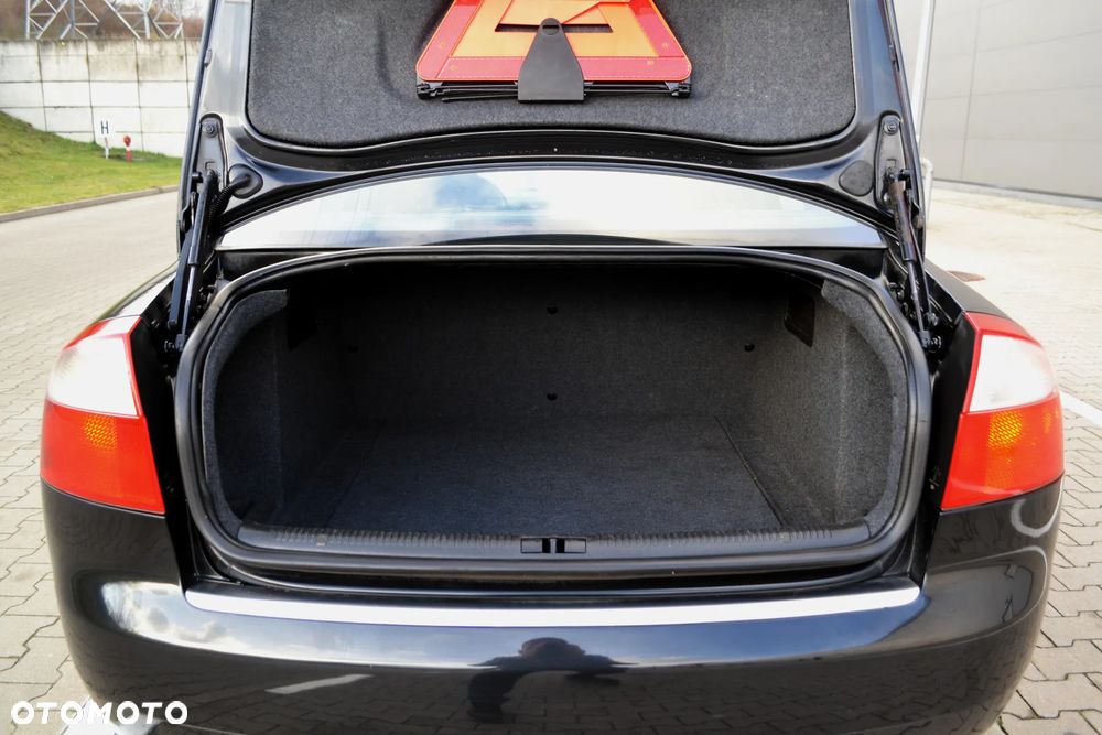 Audi A4 Limousine - 32