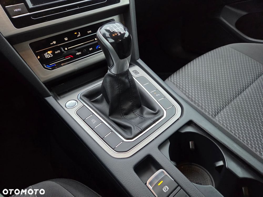 Volkswagen Passat 1.5 TSI EVO Business - 16