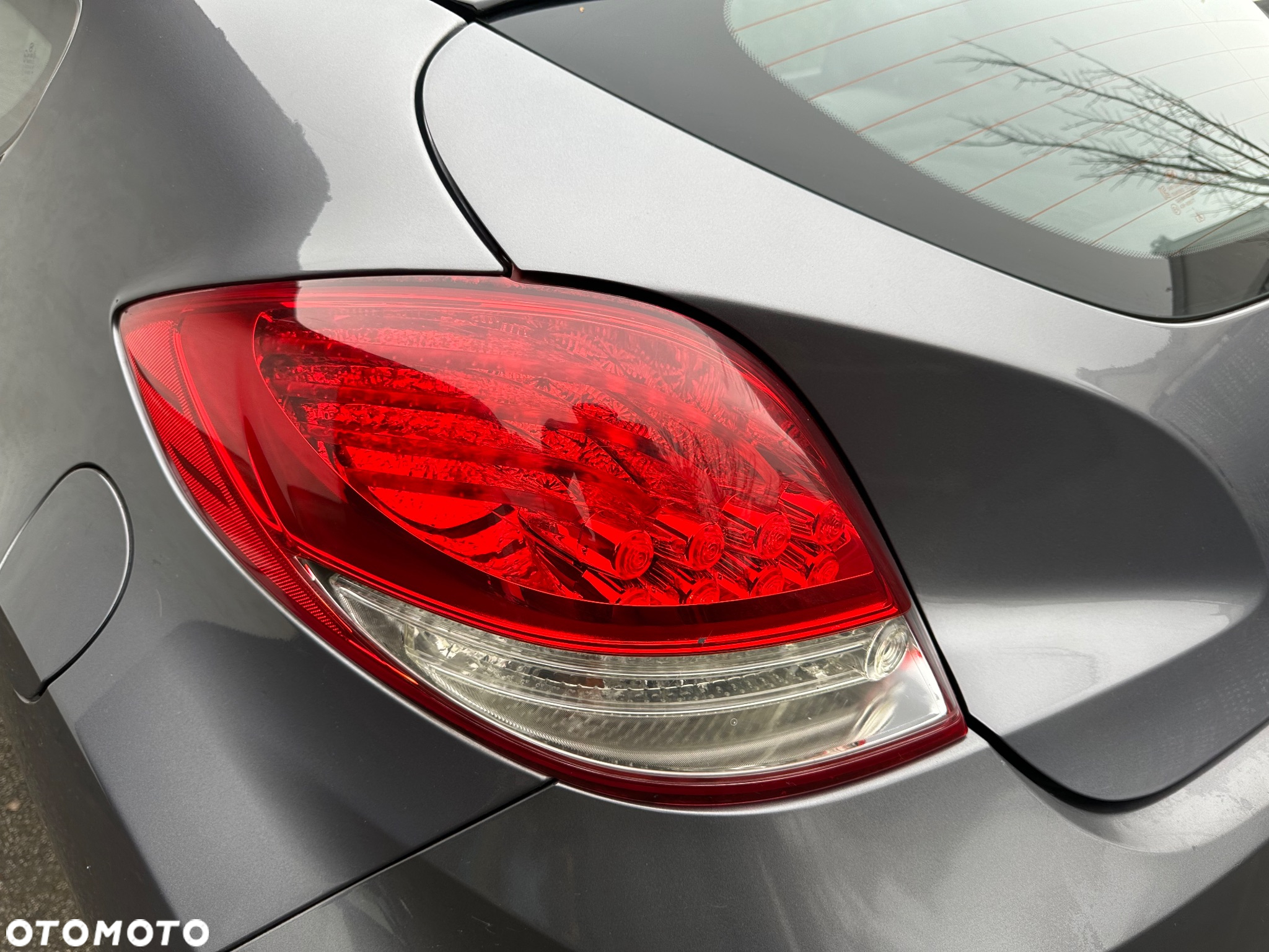 Hyundai Veloster 1.6 GDI Premium - 32
