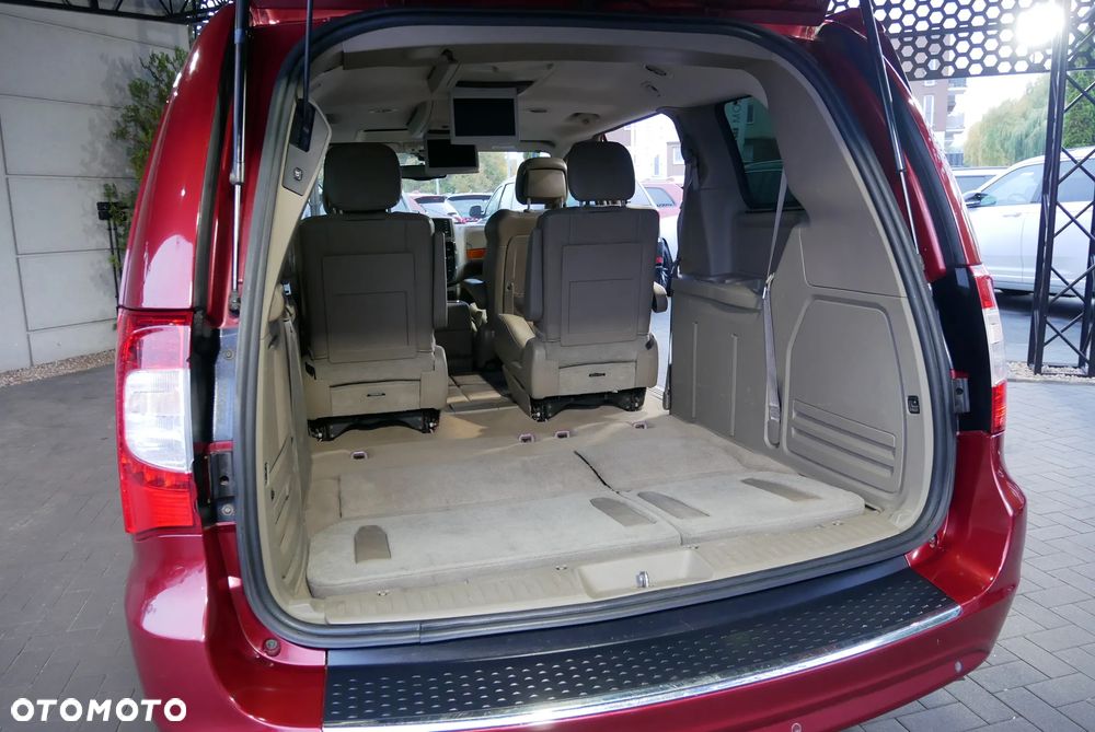 Chrysler Town & Country 3.6 Limited - 32