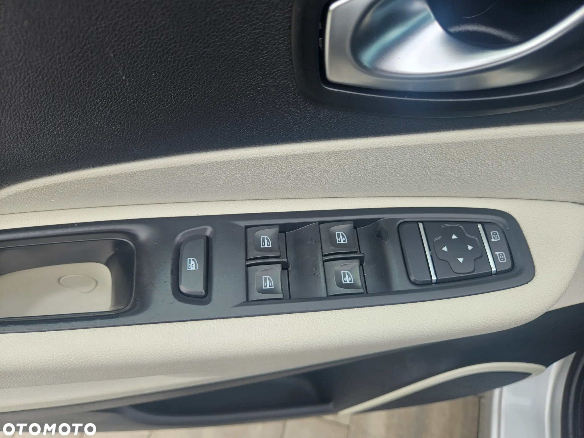 Renault Captur (ENERGY) TCe 90 BOSE EDITION - 29