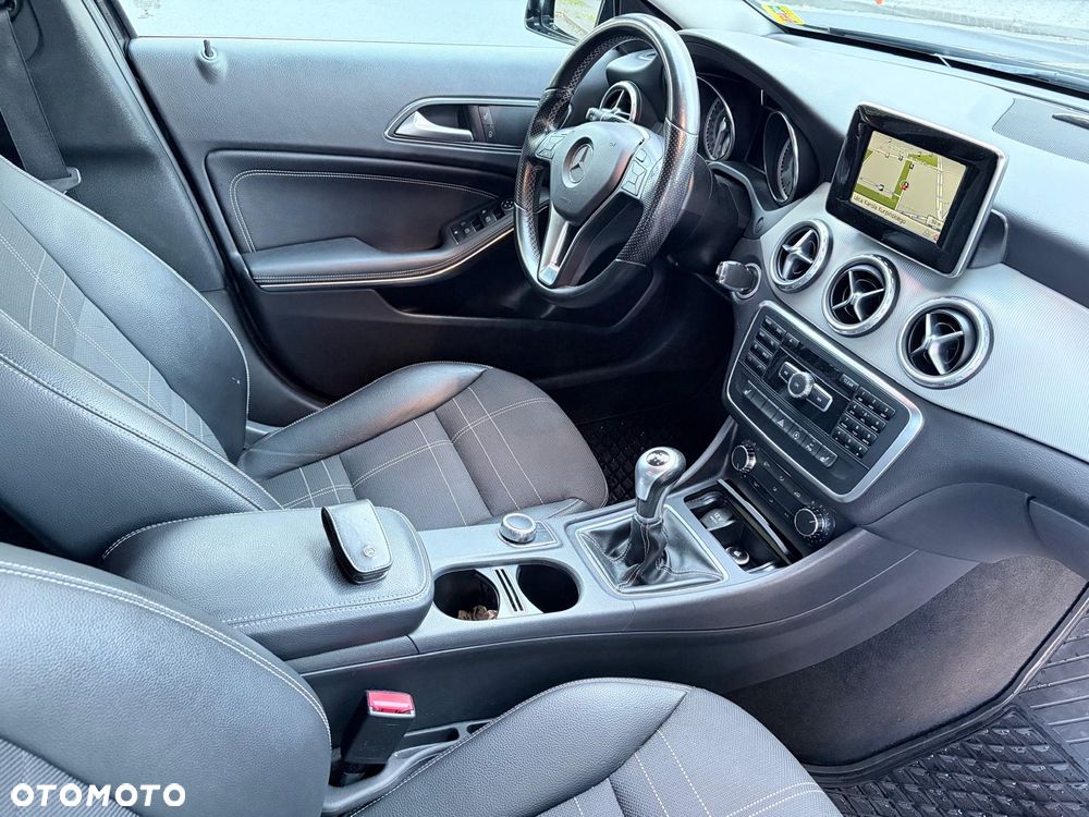Mercedes-Benz GLA - 16