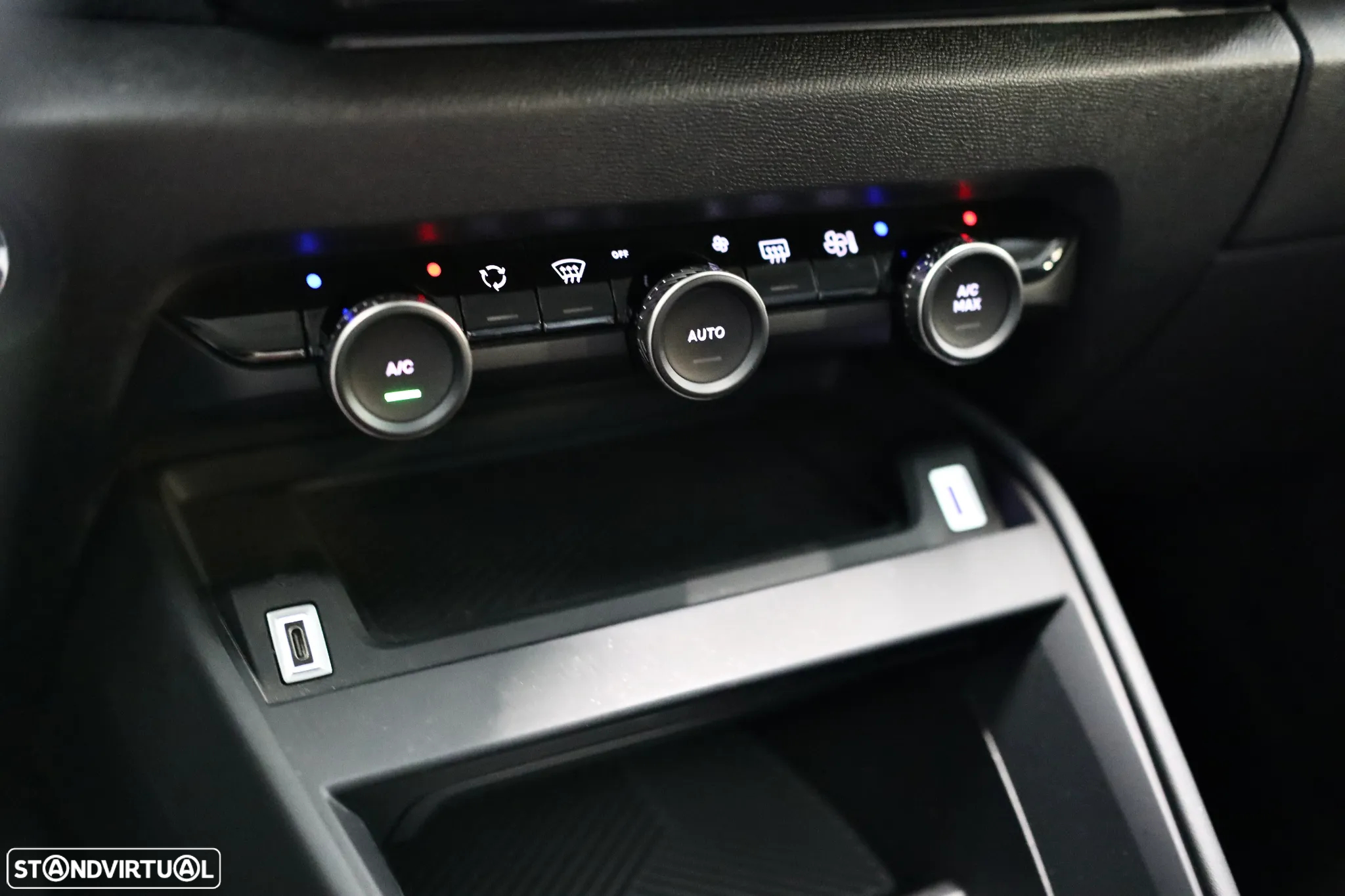 Citroën C4 BlueHDi 130 Stop&Start EAT8 SHINE - 13