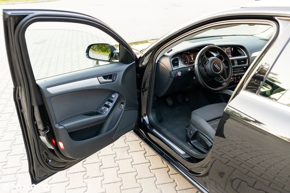 Audi A4 Avant 2.0 TDI DPF clean diesel quattro S line Sportpaket - 23