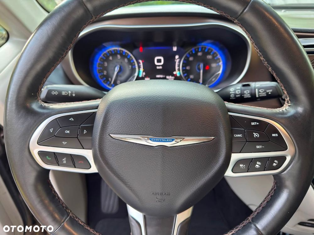 Chrysler Pacifica - 17