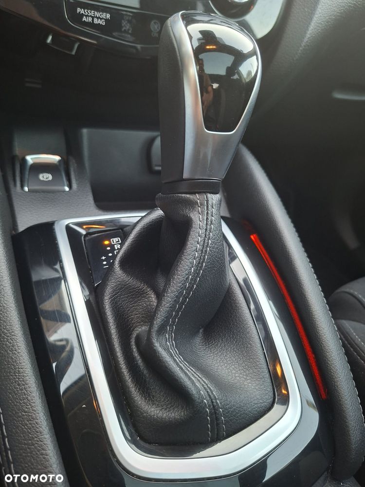 Nissan Qashqai 1.3 DIG-T N-Connecta DCT - 25